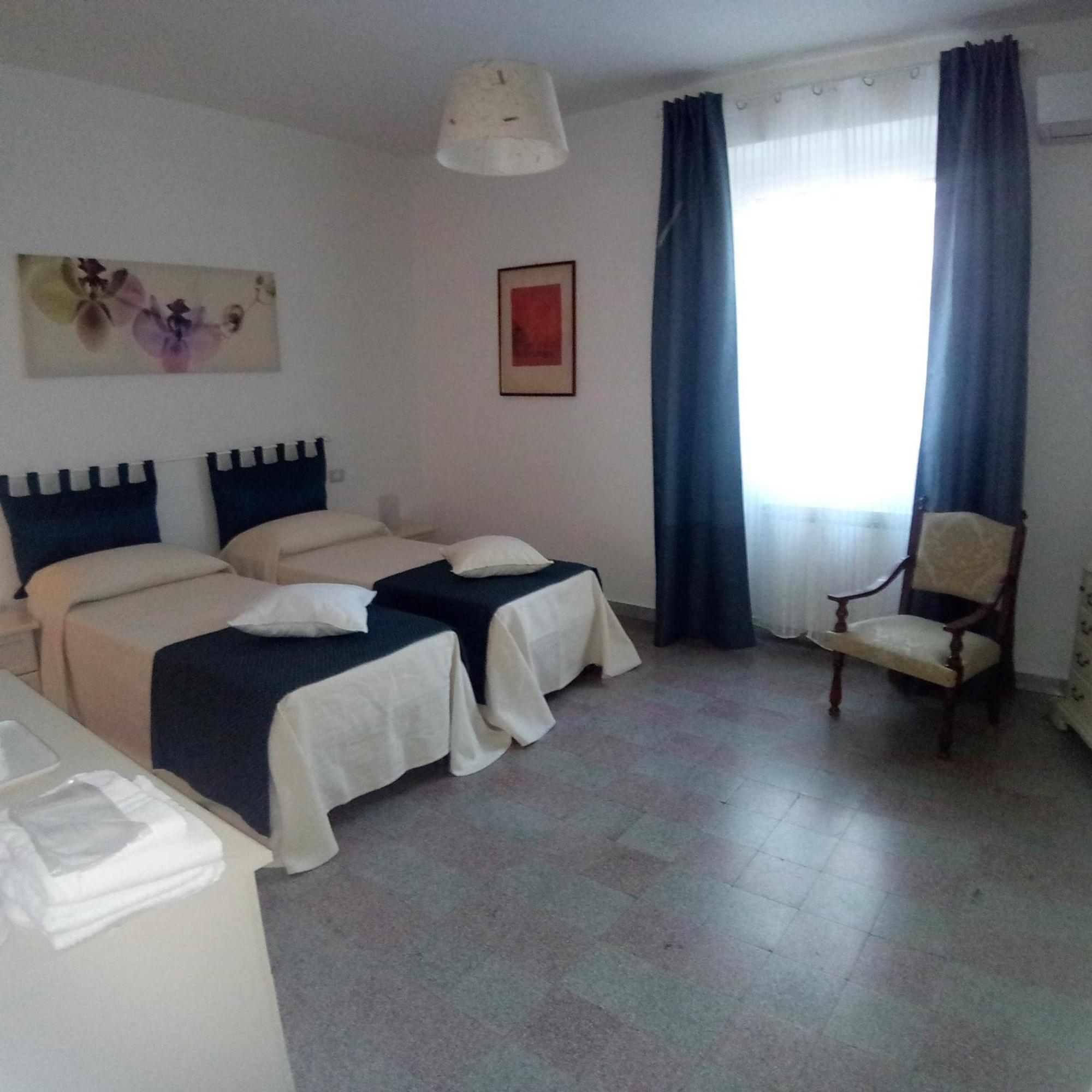Corsomessina64 Bed & Breakfast Crotone Ngoại thất bức ảnh